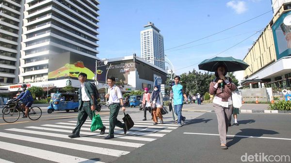 Cuaca Jakarta Menyengat, Waspada Aktivitas di Luar Ruang