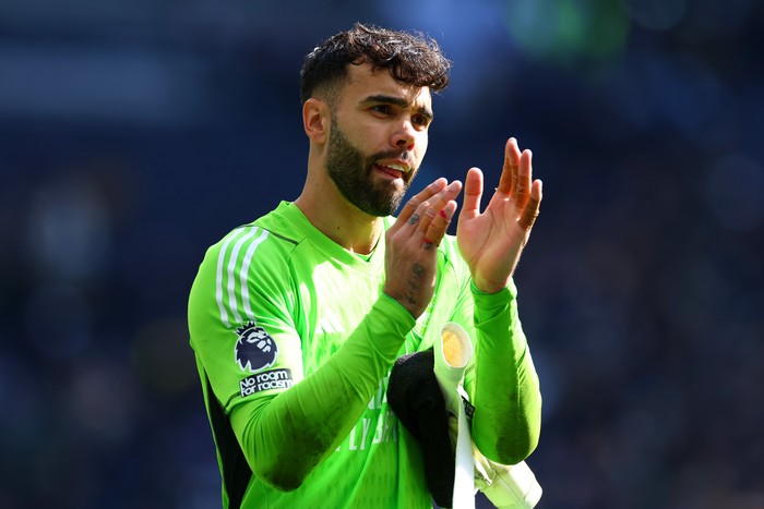 LONDON, ENGLAND - APRIL 28: David Raya of Arsenal celebrates at full-time following the Premier League match between Tottenham Hotspur and Arsenal FC at Tottenham Hotspur Stadium on April 28, 2024 in London, England. (Photo by Chris Brunskill/Fantasista/Getty Images)