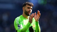 Raya sebelumnya menangi Golden Glove Premier League Liga Inggris musim 2024/25 dengan 13 clean sheets. Raya bersama memenanginya dengan Matz Sels, kiper Nottingham (Getty Images/Chris Brunskill/Fantasista)