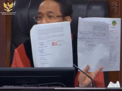 Hakim Suhartoyo Soroti Tanda Tangan Gugatan DPD Riau