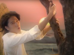 Iqbaal Ramadhan Kembali ke Dunia Musik dengan Wajah Baru Iqbaal Ramadhan Kembali ke Dunia Musik dengan Wajah Baru