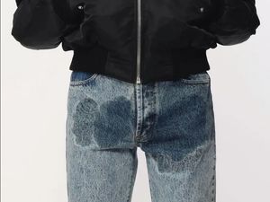Celana Jeans dengan Noda Ngompol Ini Dijual Belasan Juta, Auto Jadi Perhatian Celana Jeans dengan Noda Ngompol Ini Dijual Belasan Juta, Auto Jadi Perhatian