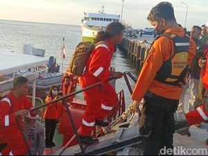 Kapal Terbakar di Perairan Banda, 10 ABK Dievakuasi ke Kupang Kapal Terbakar di Perairan Banda, 10 ABK Dievakuasi ke Kupang