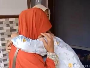 Kisah Haru Ibu dan Anak Bertemu Kembali usai 40 Tahun Terpisah Kisah Haru Ibu dan Anak Bertemu Kembali usai 40 Tahun Terpisah