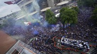 Parade perayaan ini dihadiri oleh ribuan suporter Inter Milan. AP Photo/Luca Bruno.