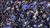 Inter dinobatkan sebagai juara Serie A pada pekan ke-33, Selasa (23/4/2024) dini hari WIB. Hal ini menyusul kemenangan Nerazzurri 2-1 atas AC Milan di San Siro. AP Photo/Luca Bruno.