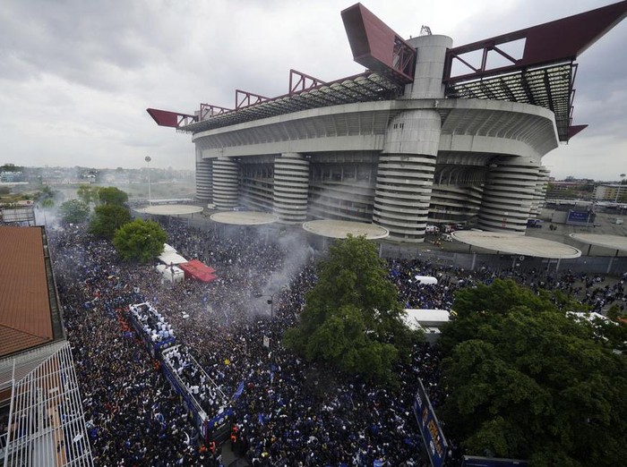Inter Milan menggelar parade juara  Serie A ke-20 di San Siro, Italia, Minggu (28/4/2024) waktu setempat. Parade berlangsung meriah.