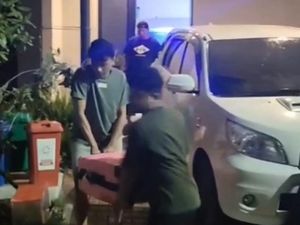 Momen 3 Rumah Mewah Markas Judi Online di Tangerang Digerebek, Pelaku Panik Momen 3 Rumah Mewah Markas Judi Online di Tangerang Digerebek, Pelaku Panik