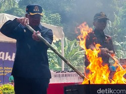 Sejuta Batang Rokok Ilegal Senilai Rp 1,6 M di Cimahi Dimusnahkan