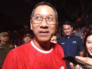 Pakai Jersey Timnas, Heru Budi Nobar RI Vs Uzbekistan di Lapangan Banteng