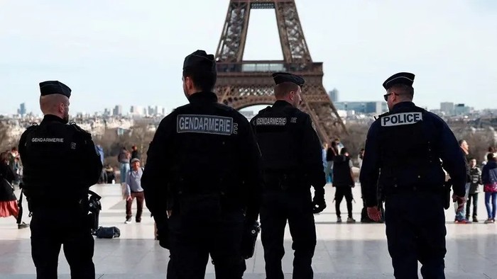 French police and French gendarmes patrol at the Trocadero square near the Eiffel Tower in Paris, France, March 4, 2024. (File photo: Reuters)