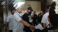 Potret Rio Reifan Tertunduk Jalani Tes Kesehatan Usai Ditangkap karena Narkoba