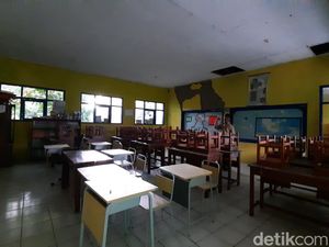 Kelas Rusak Akibat Gempa Garut, Siswa SD di Tasik Belajar di Rumah