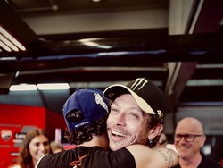 Bahagianya Rossi: Muridnya Podium, Bagnaia Kalahkan Marquez!