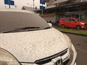 Bandara Sam Ratulangi Tertutup Debu Vulkanik Dampak Erupsi Gunung Ruang Bandara Sam Ratulangi Tertutup Debu Vulkanik Dampak Erupsi Gunung Ruang