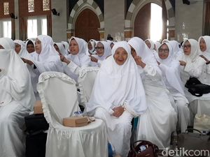 Bekal Tak Biasa untuk Ribuan Jemaah Calon Haji Asal Tasik Bekal Tak Biasa untuk Ribuan Jemaah Calon Haji Asal Tasik