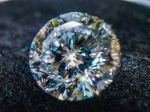 Berlian Unik dari Bunga Peony yang Jadi Sorotan