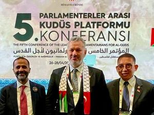 Fadli Zon Kembali Jadi Wakil Presiden Liga Parlemen Dunia untuk Palestina Fadli Zon Kembali Jadi Wakil Presiden Liga Parlemen Dunia untuk Palestina