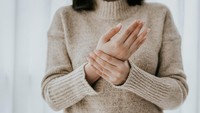 Penyebab Telapak Tangan Dingin, dari Anemia hingga Ciri Masalah Kesehatan Serius