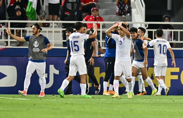 Players from of Uzbekistan are celebrating after scoring a goal during the AFC U23 Asian Cup Qatar 2024 Semi Final match between Indonesia and Uzbekistan at Abdullah Bin Khalifa Stadium in Doha, Qatar, on April 29, 2024. 



 (Photo by Noushad Thekkayil/NurPhoto via Getty Images)