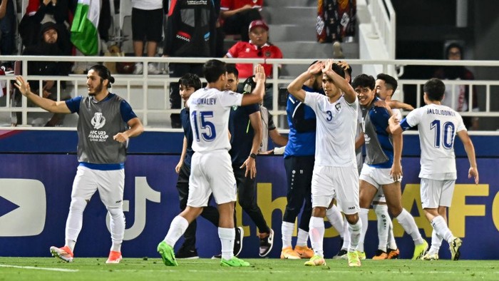 Players from of Uzbekistan are celebrating after scoring a goal during the AFC U23 Asian Cup Qatar 2024 Semi Final match between Indonesia and Uzbekistan at Abdullah Bin Khalifa Stadium in Doha, Qatar, on April 29, 2024. 



 (Photo by Noushad Thekkayil/NurPhoto via Getty Images)