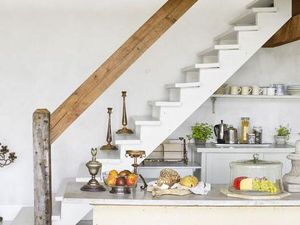 6 Cara Manfaatkan Area Bawah Tangga, Bisa Jadi Laci-Kamar 6 Cara Manfaatkan Area Bawah Tangga, Bisa Jadi Laci-Kamar