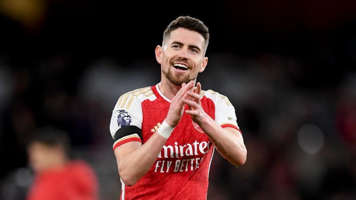 Jorginho LONDON, ENGLAND - APRIL 23: Jorginho of Arsenal applauds the fans after the team's victory in the Premier League match between Arsenal FC and Chelsea FC at Emirates Stadium on April 23, 2024 in London, England. (Photo by David Price/Arsenal FC via Getty Images)
