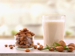 Susu Almond Belum Tentu Menyehatkan, Ini Kata Ahli Gizi