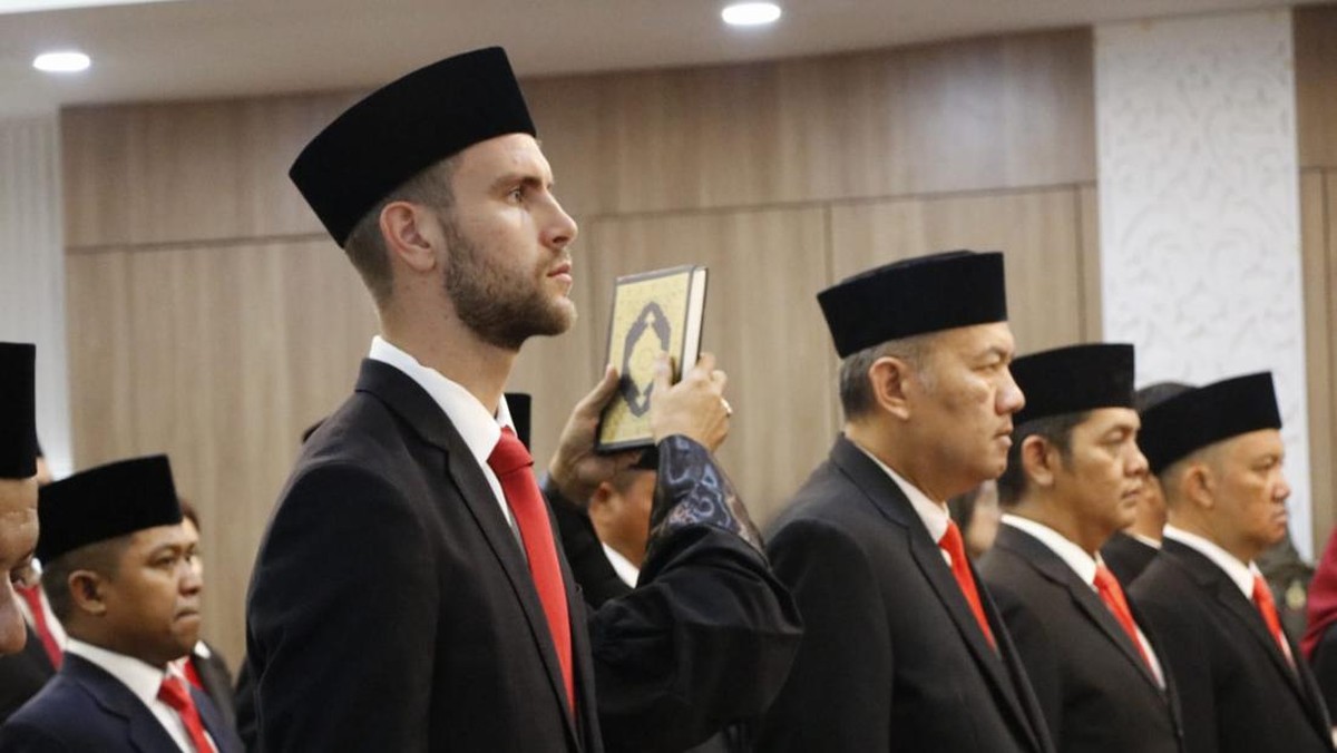 Maarten Paes disumpah menjadi WNI. Foto: dok.Kemenkumham