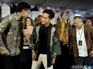 Momen Mangkunegara X Tertawa Diminta Gibran Duduk di Kursi Wali Kota Solo Momen Mangkunegara X Tertawa Diminta Gibran Duduk di Kursi Wali Kota Solo