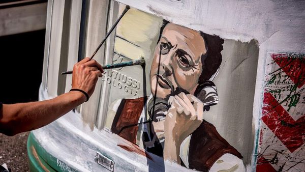 Menikmati Adegan Film Lewat Karya Lukis Seniman Italia