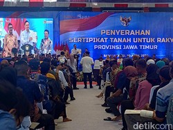 Pesan AHY ke Warga Banyuwangi Penerima Sertifikat: Jangan Dipakai Aneh-aneh