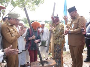 Mendes Apresiasi Pesta Adat Murok Jerami sebagai Kearifan Lokal Mendes Apresiasi Pesta Adat Murok Jerami sebagai Kearifan Lokal