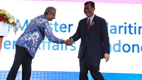 Momen Akrab Luhut Bareng Bos Microsoft