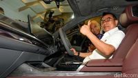 Momen Moeldoko Buka dan Keliling Booth PEVS 2024
