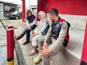 Emak-emak yang Viral Paksa Minta Sedekah Bakal Dijemput Keluarga Emak-emak yang Viral Paksa Minta Sedekah Bakal Dijemput Keluarga