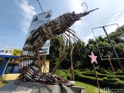 Knalpot Brong Disulap Jadi Monumen Udang, Jadi Ikon Baru Cirebon