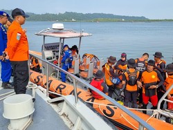 Kapal Terbalik Kena Ombak di Perairan Nusakambangan, 1 Nelayan Hilang