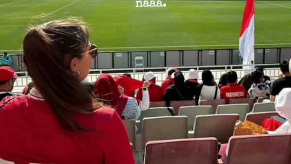8 Foto Noa van der Hoeven, Pacar Rafael Struick yang Nonton Laga Timnas U-23