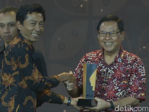Sumartono Raih Penghargaan Kategori Advokasi HAM dan Kesetiakawanan Sosial