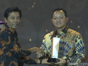 Kapolres Jepara Sabet Penghargaan Tokoh Perlindungan dan Pengayoman Masyarakat Kapolres Jepara Sabet Penghargaan Tokoh Perlindungan dan Pengayoman Masyarakat