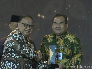 Sukses Genjot Pembangunan, Bupati Blora Arief Rohman Sabet Penghargaan