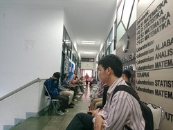 Serba-serbi UTBK SNBT 2024 di UGM: Peserta Gap Year-Diantar Orang Tua dari Bandung