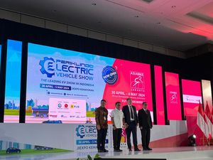 Pameran PEVS 2024 Resmi Dibuka, Targetkan Nilai Transaksi Rp 400 Miliar