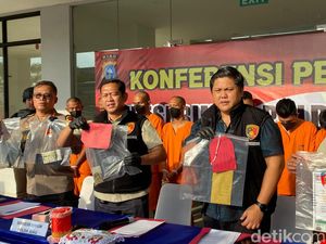 Polisi Ungkap Jual Beli Senpi di Riau, 2 Pucuk Senjata dan Pemilik Diamankan Polisi Ungkap Jual Beli Senpi di Riau, 2 Pucuk Senjata dan Pemilik Diamankan