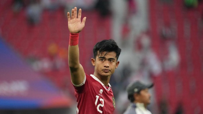 pratama arhan timnas indonesia u-23 piala asia u-23 piala asia u-23 2024 DOHA, QATAR - JANUARY 24: Pratama Arhan of Indonesia looks on during the AFC Asian Cup Group D match between Japan and Indonesia at Al Thumama Stadium on January 24, 2024 in Doha, Qatar. (Photo by Masashi Hara/Getty Images)