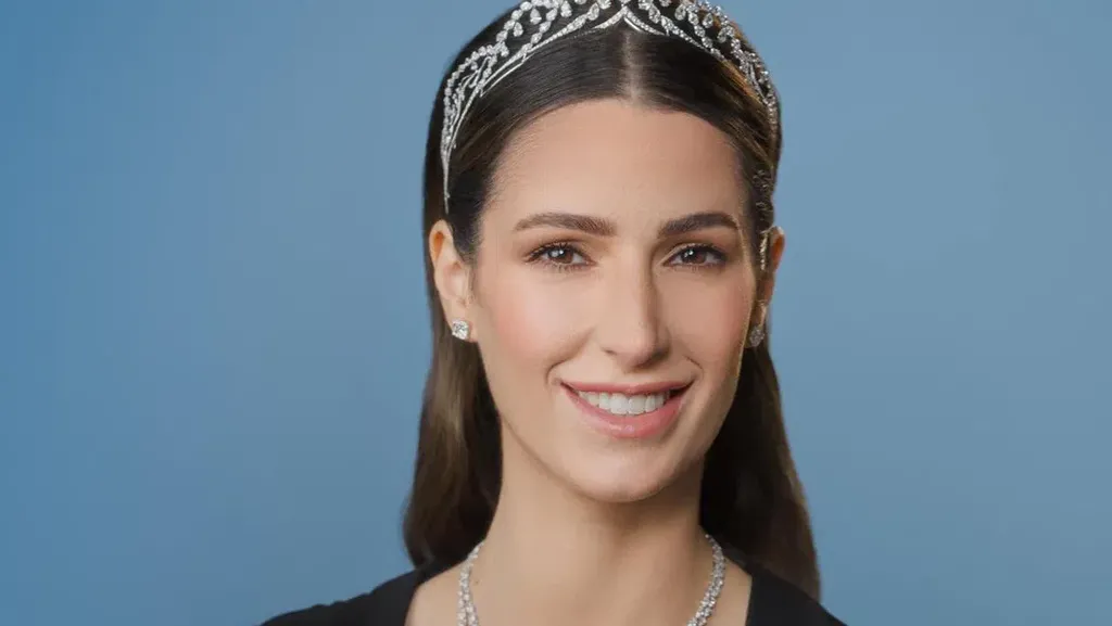 Potret Cantik Putri Yordania Ultah ke-30, Pakai Tiara dengan Tulisan Arab Potret Cantik Putri Yordania Ultah ke-30, Pakai Tiara dengan Tulisan Arab