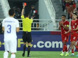 Aksi Sarkastis Witan Cs: Tepuk Tangan buat Wasit Shen Yinhao Aksi Sarkastis Witan Cs: Tepuk Tangan buat Wasit Shen Yinhao