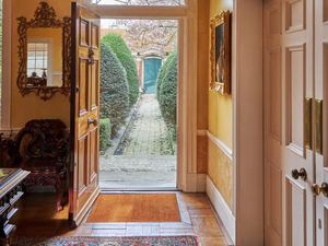 Rumah Kaya Memori Freddie Mercury Dilego Rp 522 M Rumah Kaya Memori Freddie Mercury Dilego Rp 522 M