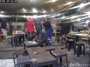 5 Fakta Mobil Ugal-ugalan di Jakpus Tabrak Motor Parkir hingga Warung Taichan 5 Fakta Mobil Ugal-ugalan di Jakpus Tabrak Motor Parkir hingga Warung Taichan